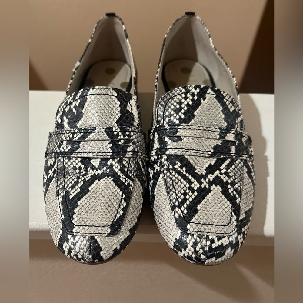 Women's BODEN Snakeskin Patterned Loafers. Size 37.5‎ (US 6.5).